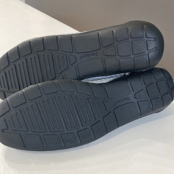 NWOT Comfort-Well by Beacon slip-on shoes - Picture 4 of 4